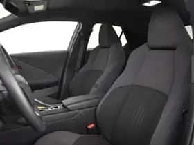Toyota C-HR (2024) thumbnail 9