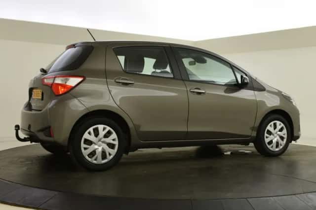 Toyota Yaris (2018) thumbnail 2