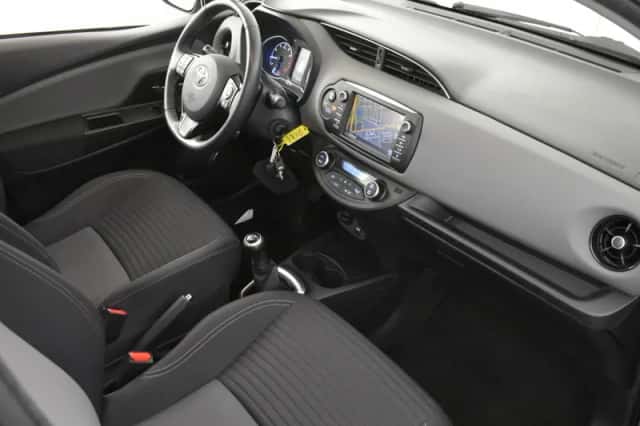 Toyota Yaris (2018) thumbnail 3