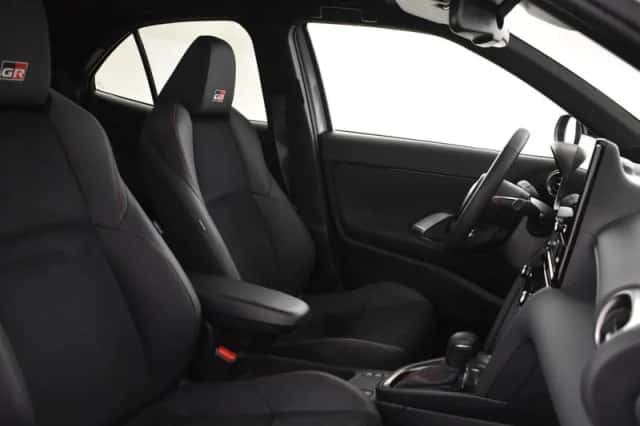 Toyota Yaris Cross (2024) thumbnail 3