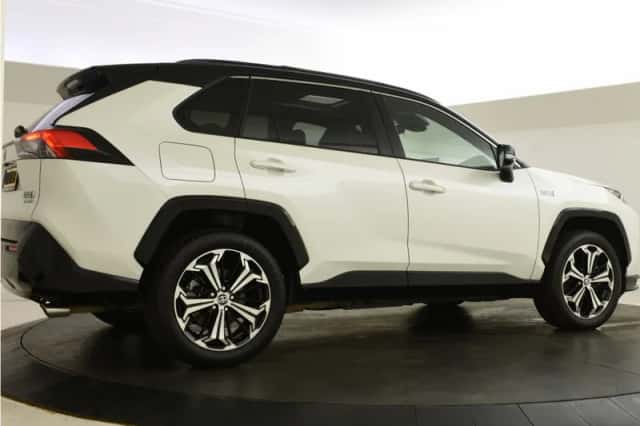 Toyota RAV4 (2021) thumbnail 2