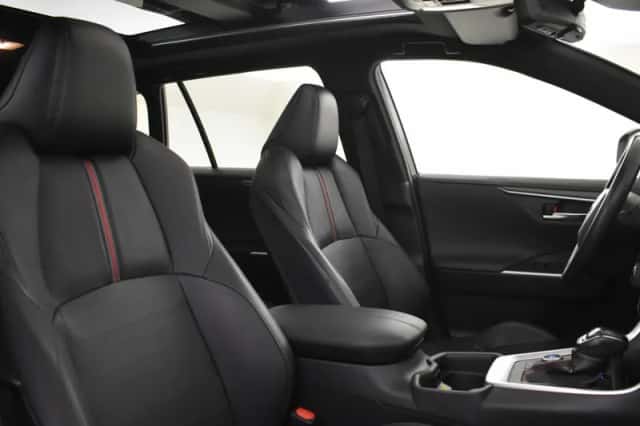 Toyota RAV4 (2021) thumbnail 3
