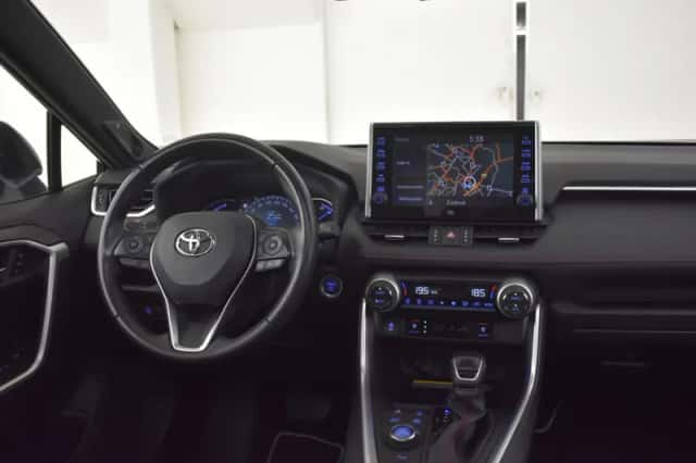 Toyota RAV4 (2021) thumbnail 4