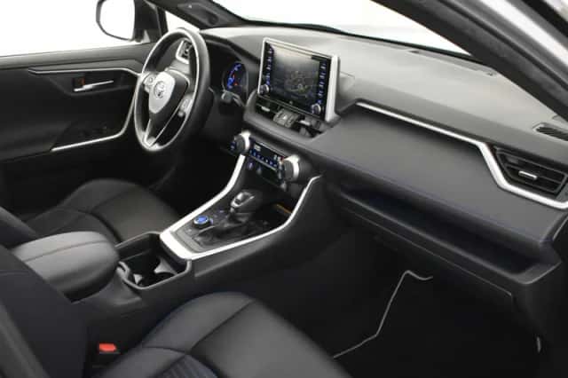 Toyota RAV4 (2021) thumbnail 3