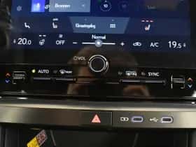 Lexus LBX (2025) thumbnail 22