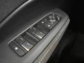 Lexus LBX (2025) thumbnail 25
