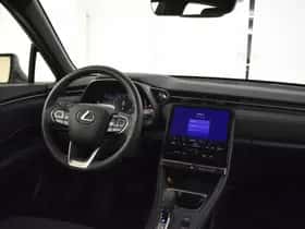 Lexus LBX (2025) thumbnail 4