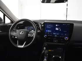 Lexus NX (2025) thumbnail 4