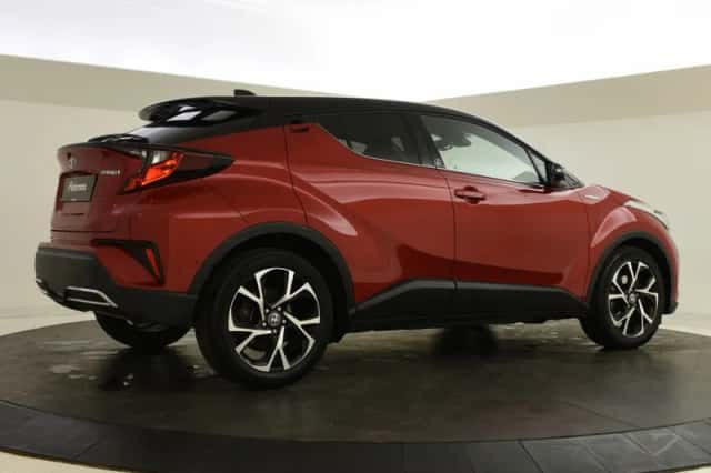 Toyota C-HR (2022) thumbnail 2