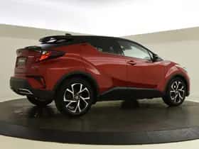 Toyota C-HR (2022) thumbnail 2