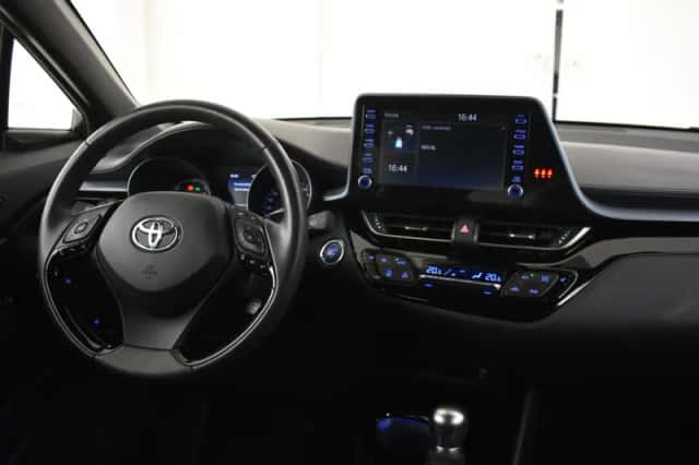 Toyota C-HR (2022) thumbnail 4