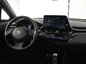 Toyota C-HR (2022) thumbnail 4