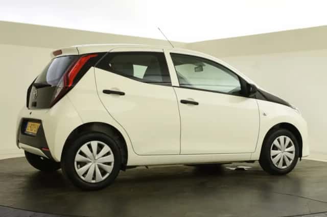 Toyota Aygo (2021) thumbnail 5