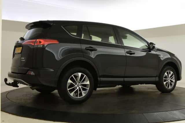 Toyota RAV4 (2017) thumbnail 2