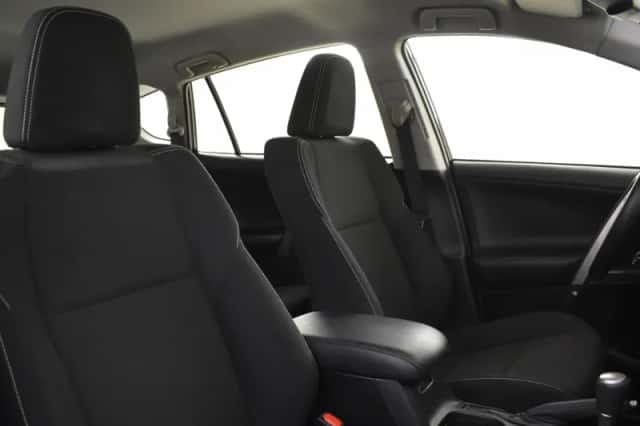 Toyota RAV4 (2017) thumbnail 3