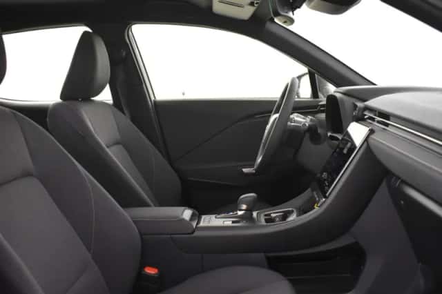 Lexus LBX (2025) thumbnail 3
