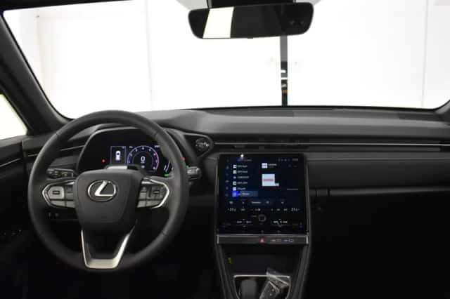 Lexus LBX (2025) thumbnail 4