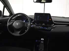 Toyota C-HR (2021) thumbnail 4