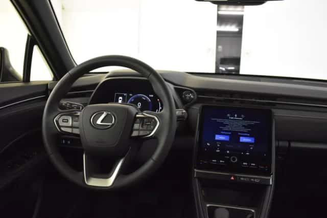 Lexus LBX (2025) thumbnail 4