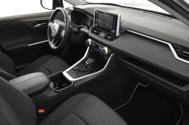 Toyota RAV4 (2022) thumbnail 3