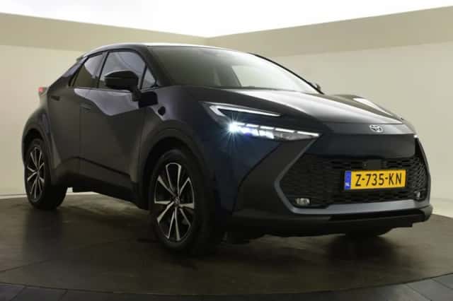 Toyota C-HR (2024) thumbnail 5