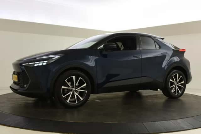 Toyota C-HR (2024) thumbnail 6