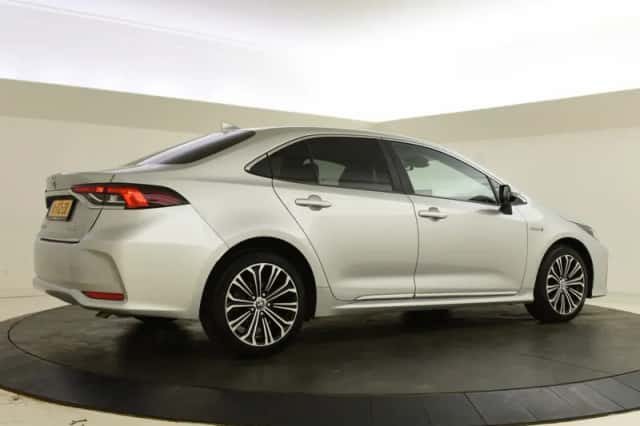 Toyota Corolla (2021) thumbnail 2