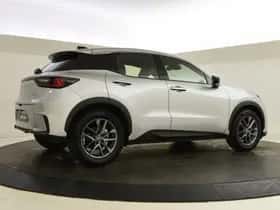Lexus LBX (2025) thumbnail 2