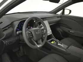 Lexus LBX (2025) thumbnail 11