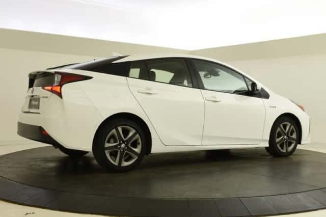 Toyota Prius (2019) thumbnail 2