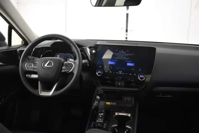 Lexus NX (2025) thumbnail 4