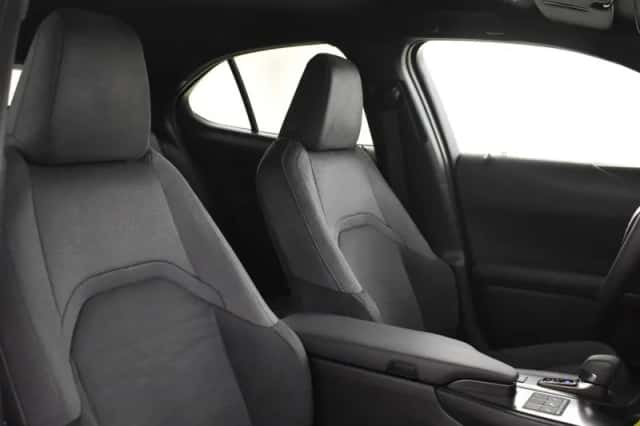 Lexus UX (2025) thumbnail 3