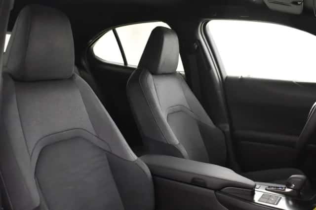 Lexus UX (2025) thumbnail 3