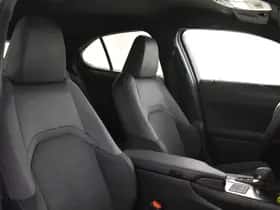 Lexus UX (2025) thumbnail 3
