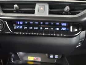 Lexus UX (2025) thumbnail 21