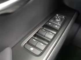 Lexus UX (2025) thumbnail 24