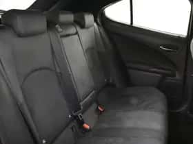 Lexus UX (2025) thumbnail 26