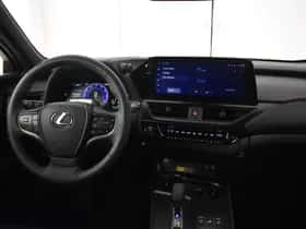 Lexus UX (2025) thumbnail 4