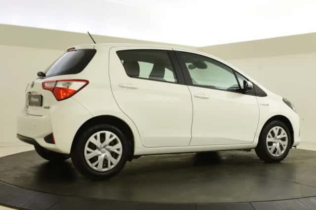 Toyota Yaris (2019) thumbnail 2