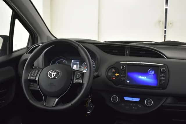 Toyota Yaris (2019) thumbnail 3