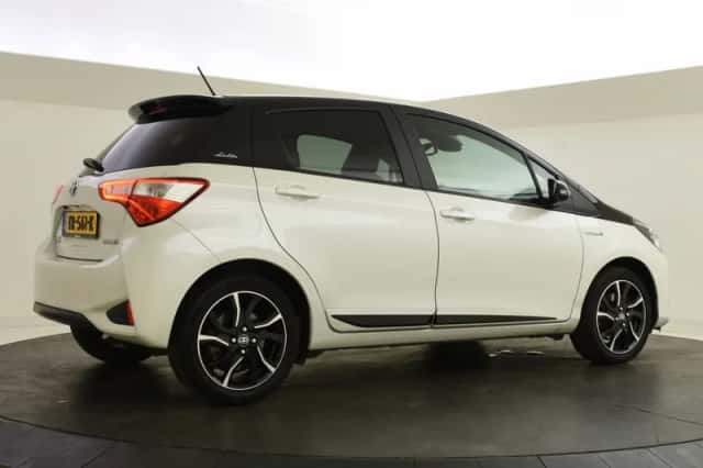 Toyota Yaris (2018) thumbnail 2