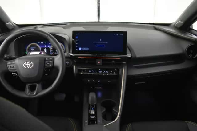 Toyota C-HR (2024) thumbnail 4