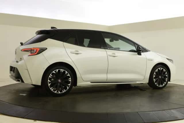 Toyota Corolla (2021) thumbnail 2