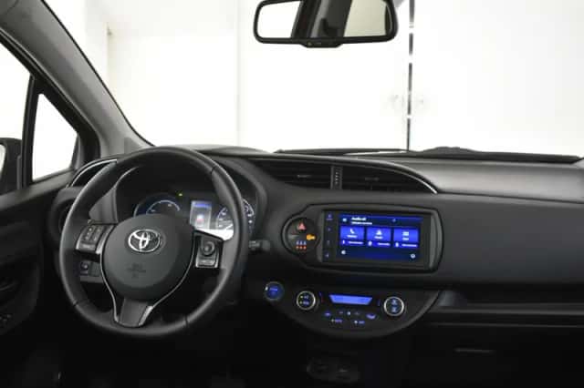 Toyota Yaris (2020) thumbnail 4