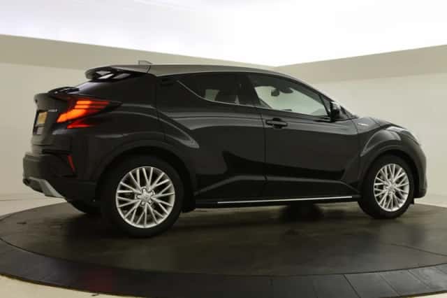 Toyota C-HR (2020) thumbnail 2