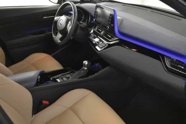 Toyota C-HR (2020) thumbnail 3