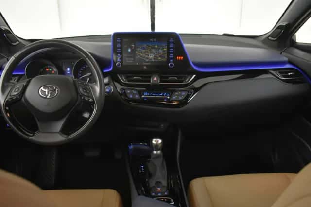Toyota C-HR (2020) thumbnail 4
