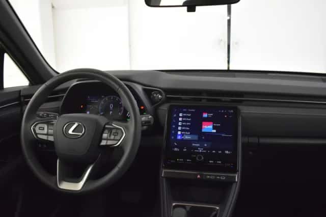 Lexus LBX (2024) thumbnail 4