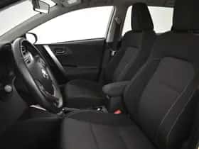 Toyota Auris (2015) thumbnail 11