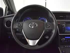 Toyota Auris (2015) thumbnail 13